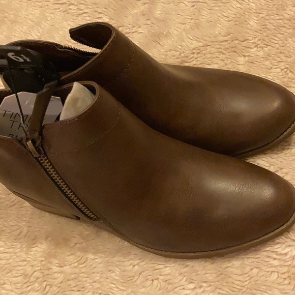 Zipper Boot - Picture 1 of 8